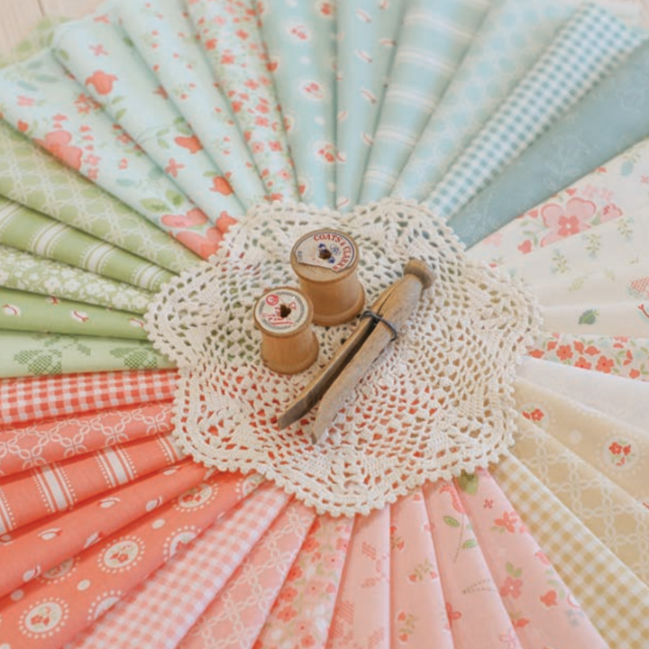 MODA Mini Charm 'Sunbonnet' 2.5"